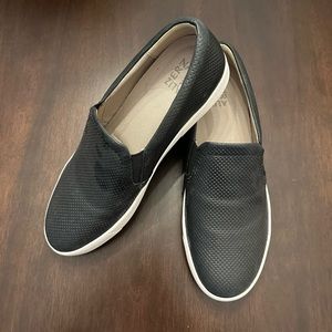 NWOT Naturalizer Marianne Slip-on Sneaker - size10W